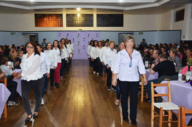 Com casa cheia, Aapecan promove jantar beneficente 