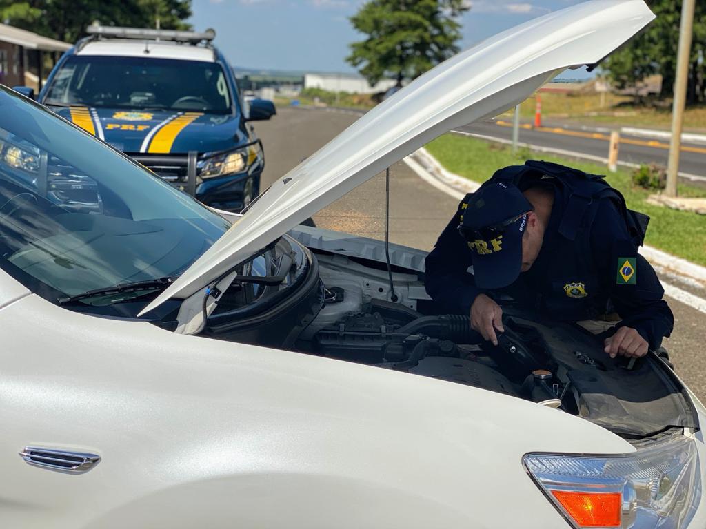 PRF apreende carro clonado e prende homem por receptação
