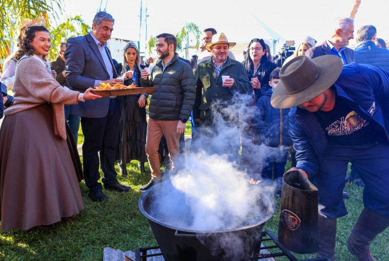 Abertura dos portões da Expointer é seguida de caminhada e café de cambona