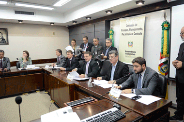 Santini convoca audiência pública sobre Orçamento 2017