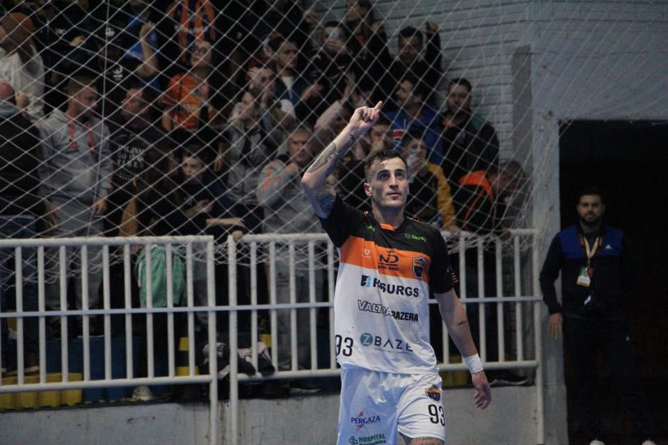 Acidente com ônibus do Passo Fundo Futsal causa morte de atleta