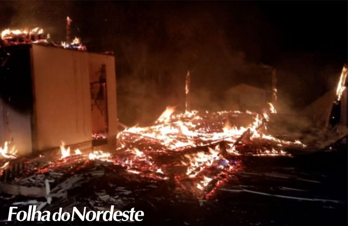 Corpo de Bombeiros é acionado para atender incêndio em boate na BR 285