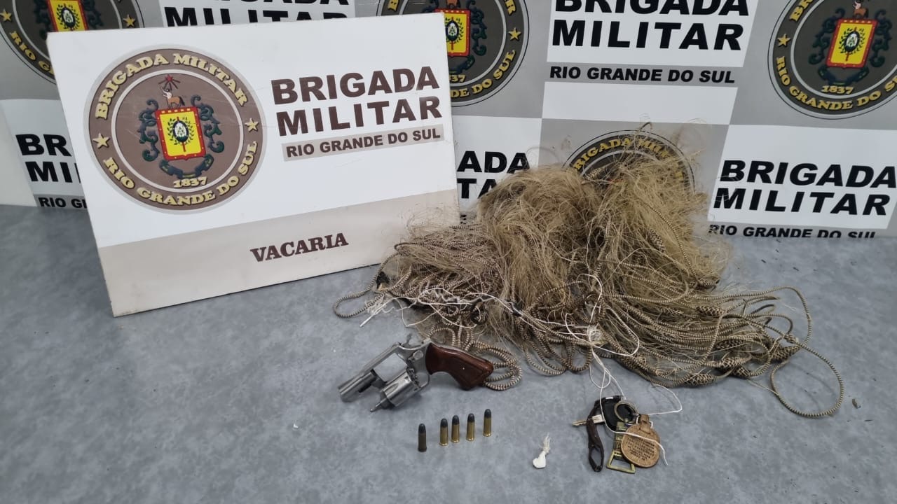 Dois homens são presos por porte ilegal de arma de fogo em Vacaria