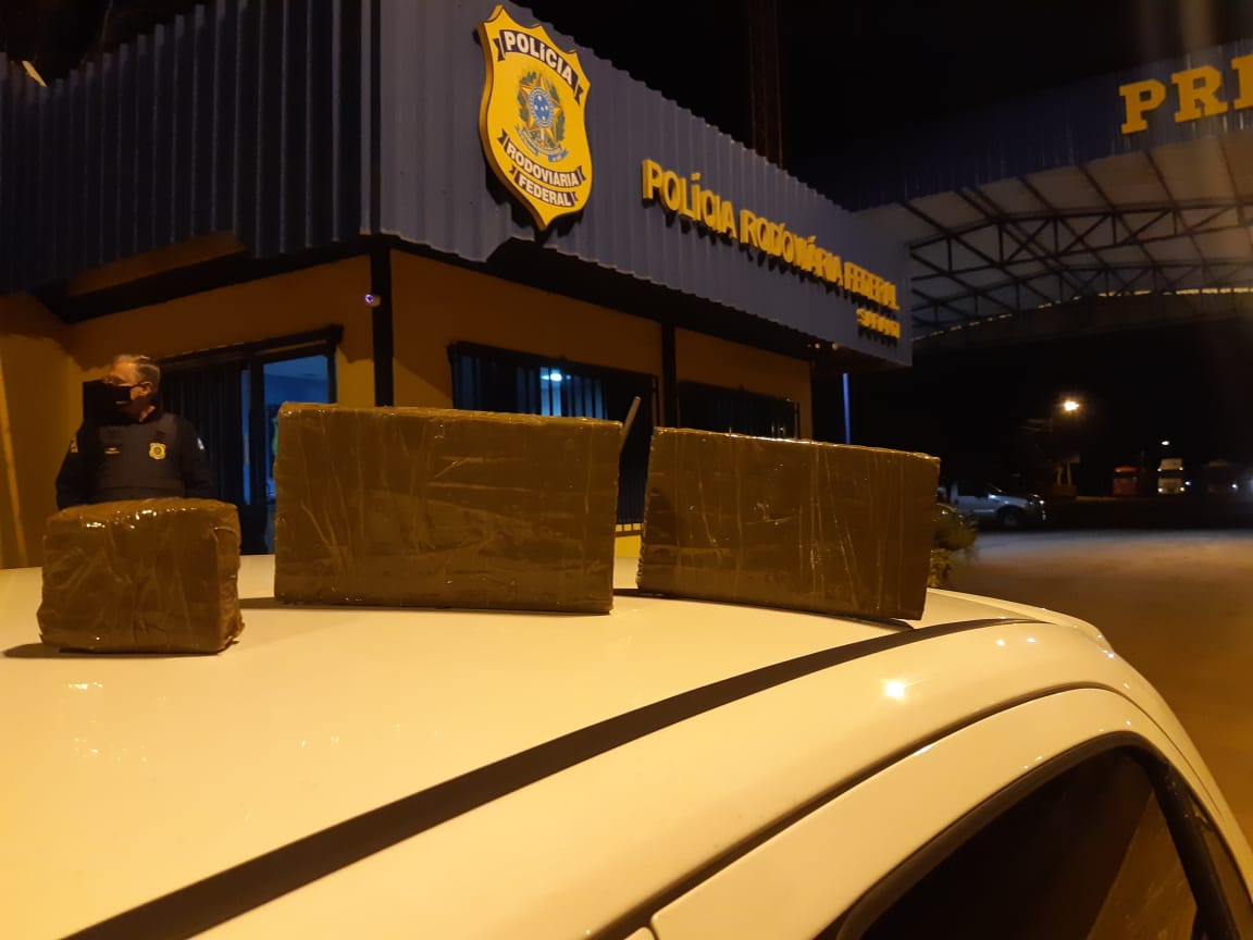 Polícia Rodoviária Federal prende pai e filha transportando cocaína e maconha 