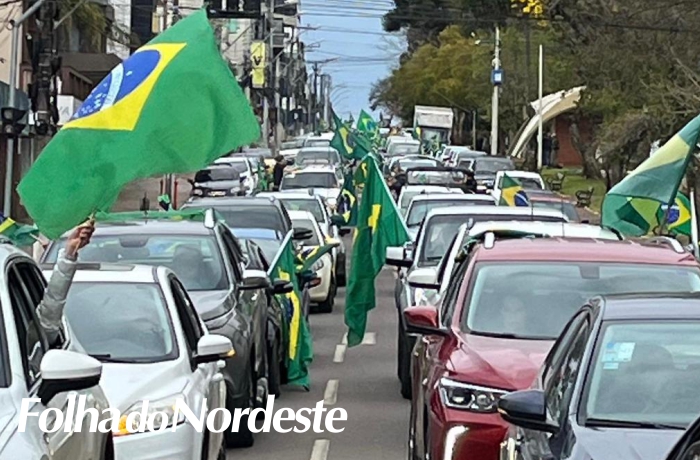 Carreata em favor de Bolsonaro lota área central de Lagoa Vermelha