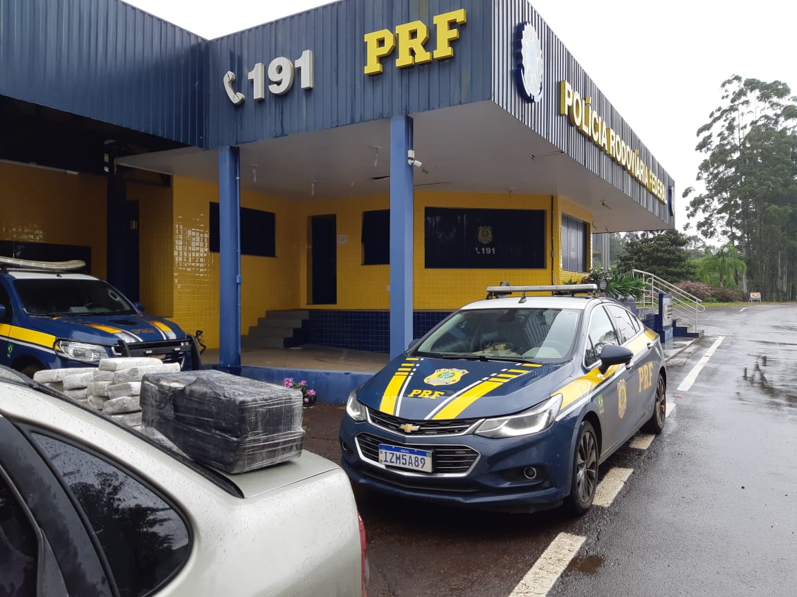 PRF apreende 27 quilos de maconha e prende 3 pessoas