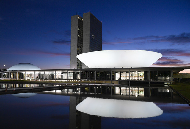 PEC amplia mandatos dos atuais prefeitos e unifica eleições a partir de 2022