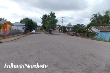Secretaria de Obras conclui asfalto e calçamento em diversas ruas do município