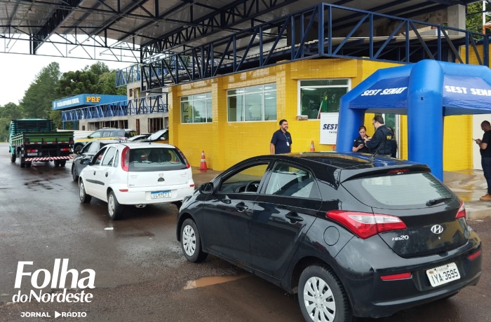 PRF realiza atividade de educação para o trânsito na BR 285 em Passo Fundo