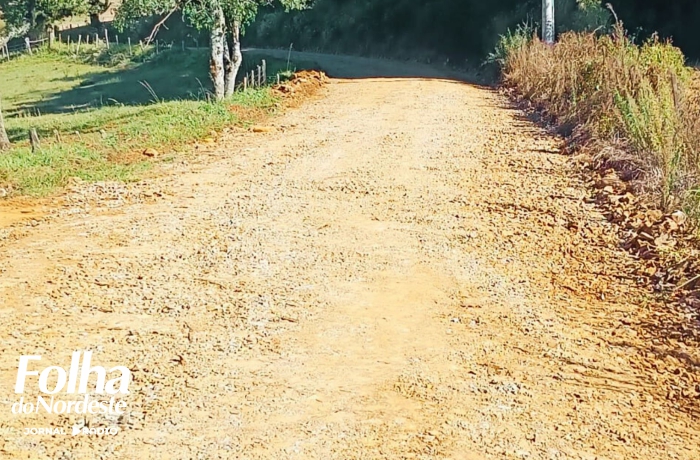 Cascalhamentos são realizados em Clemente Argolo e Fazenda da Esperança