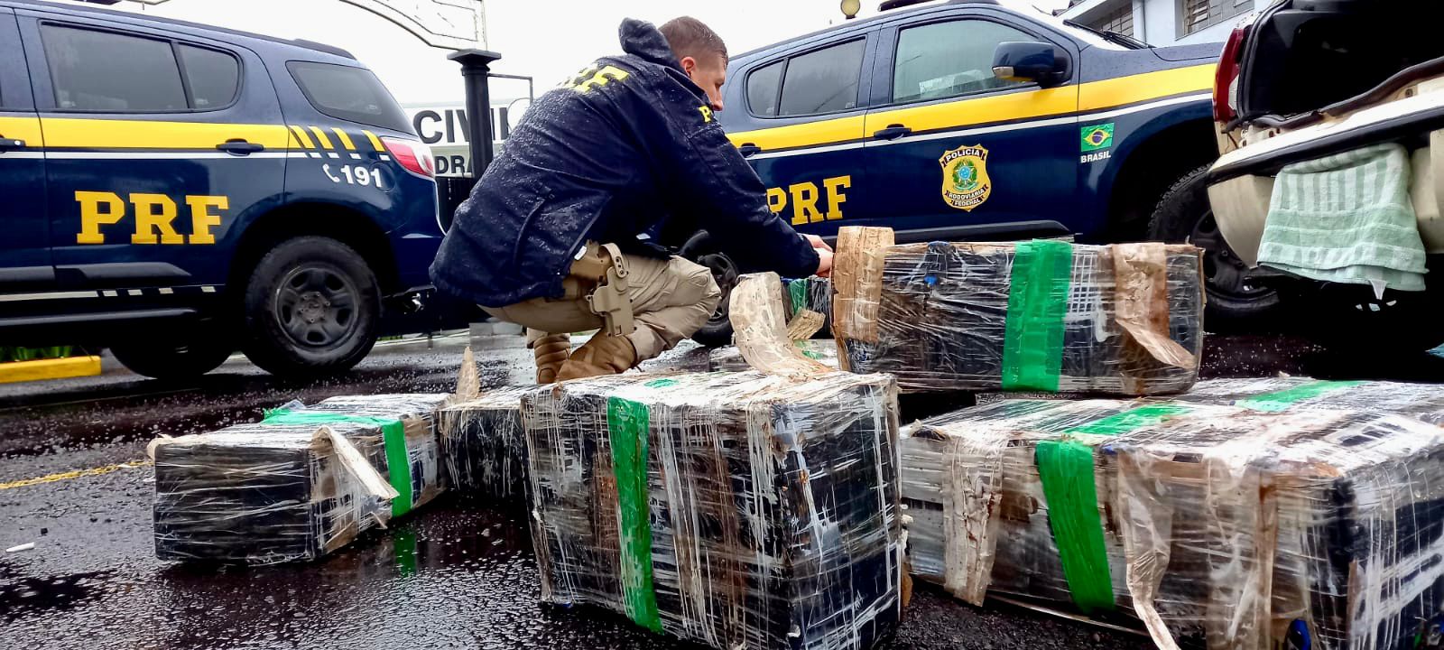 PRF prende cinco traficantes e apreende mais de 400 quilos de maconha em duas ações na BR 386
