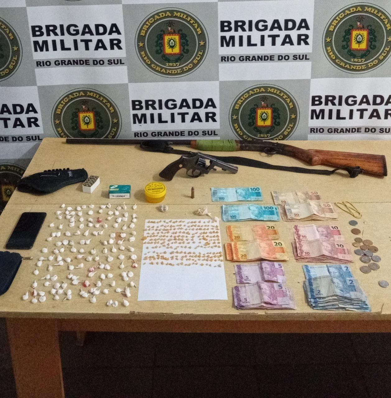 Polícia de Vacaria efetua prisão por porte ilegal de arma e tráfico de drogas
