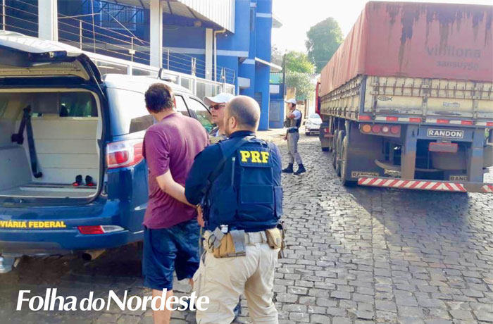 PRF e BM apreendem carreta com mais de 300 mil maços de cigarro em Vacaria