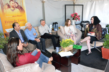 Encontro de escritores de Lagoa Vermelha e Heloisa Preto foram atração na Feira do Livro