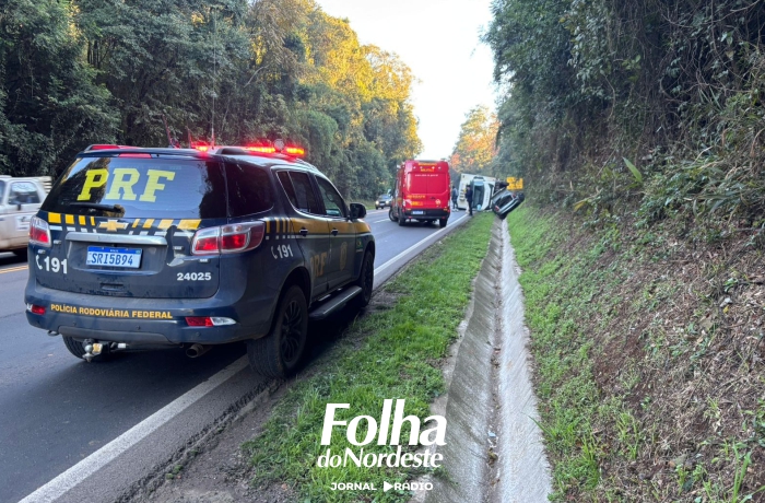 Jovem morre em colisão frontal entre carro e caminhão na BR-153, em Erechim