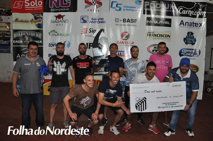 Vencedores do Campeonato Regional Veteranos do CER Santos recebem premiação