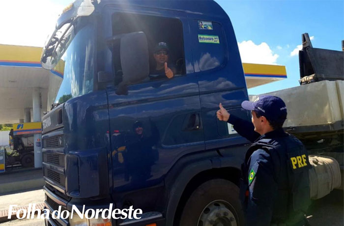 Em ação coordenada em todo país, PRF e voluntários prestam auxílio a caminhoneiros