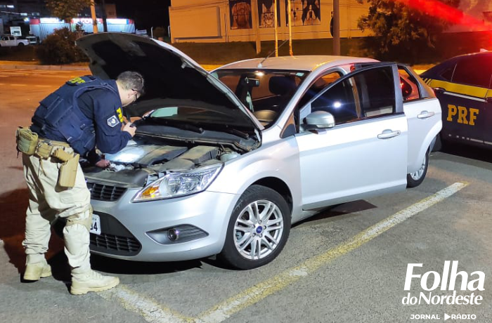 PRF prende casal com carro roubado e placas clonadas 