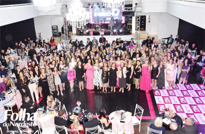 Mulher em Evidência 2023/Dillianz Bank homenageou personalidades da região com Clube Comercial lotado