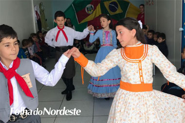 E.M.E.I Arco-íris realiza atividades voltadas ao tradicionalismo