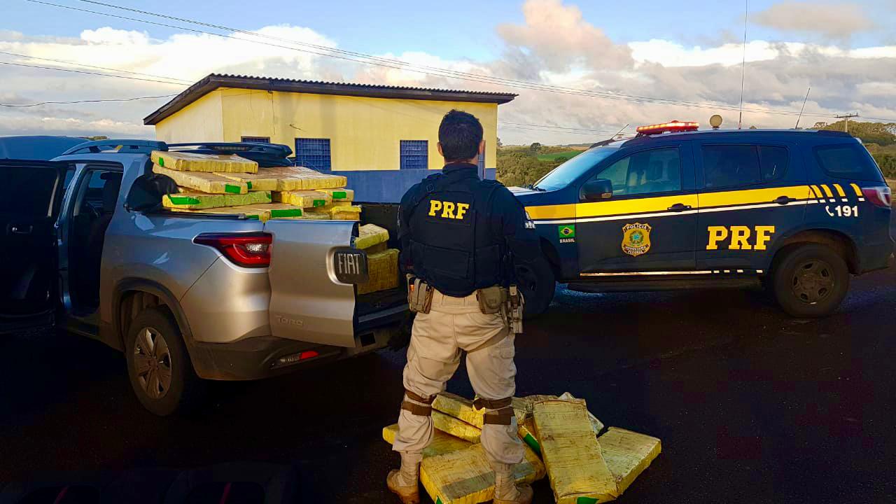 Barracão: PRF prende traficante com mais de meia tonelada de maconha numa caminhonete clonada