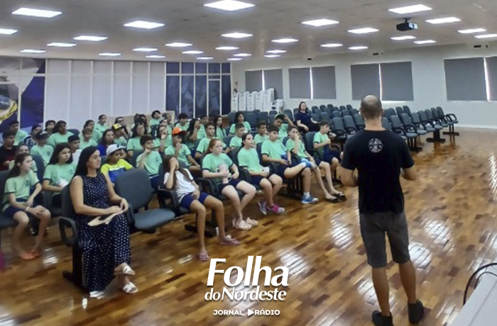 Palestra aborda conflito árabe-israelense com alunos da EMEF Ricardo Durigon, em Ibiaçá