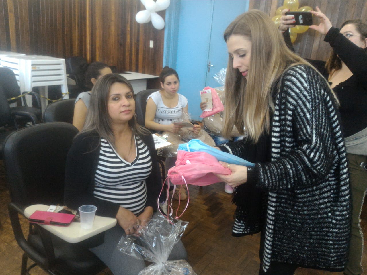 Palestra sobre aleitamento materno é realizada para gestantes Barriga do Amor