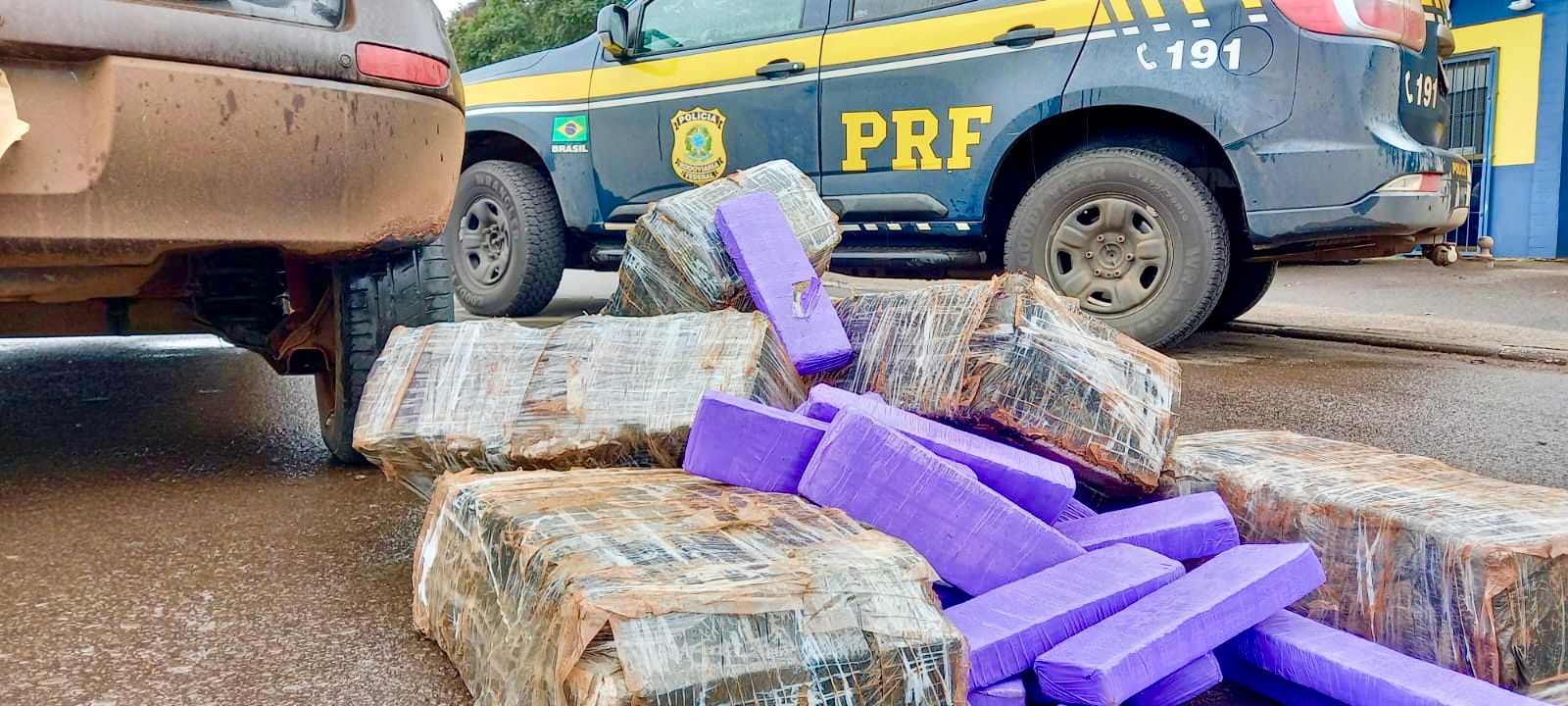 PRF prende traficante com 138 quilos de maconha em Passo Fundo