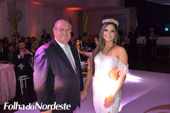 Georgia Lazaretti Dolzan é a nova soberana do Clube Comercial