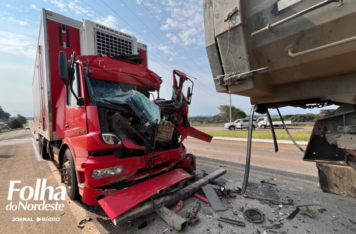 Acidente na BR-285 em Lagoa Vermelha envolve caminhão e bitrem