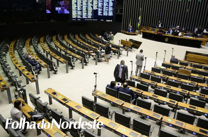 Deputados derrubam vetos a lei que suspende os despejos na pandemia