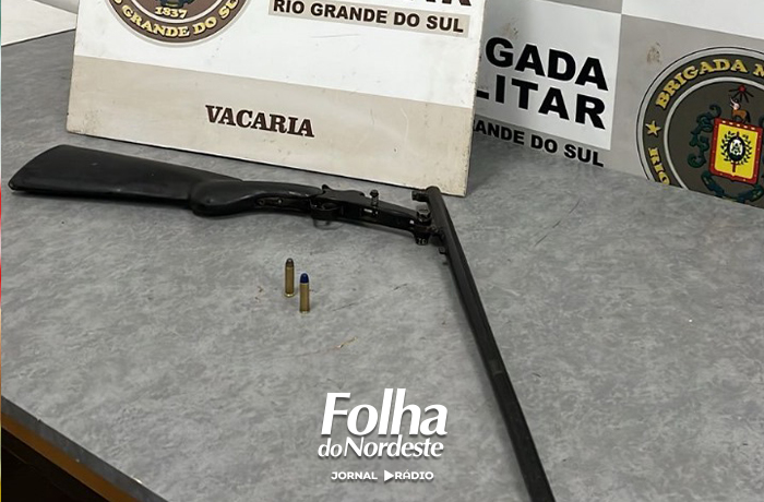 Fuga de motocicleta terminou com apreensão de arma de uso restrito em Vacaria