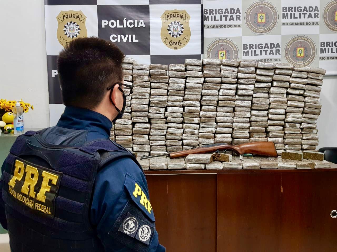 PRF, PC e BM prendem traficante com 190 quilos de maconha escondidos em galpão