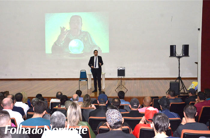 Mágico realiza palestra para Móveis Rodial em Lagoa Vermelha