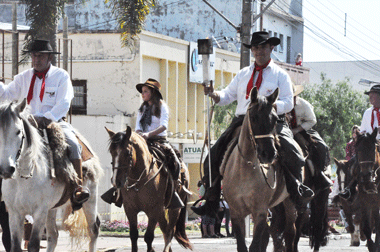 Desfile Farroupilha assinalou Festejos em Lagoa Vermelha