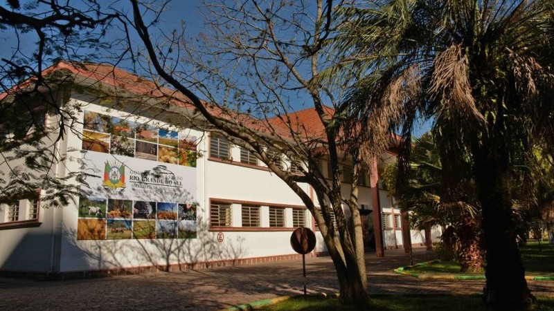 Na secretaria estadual da Agricultura, Lagoa Vermelha recebe veículo nesta segunda, 7