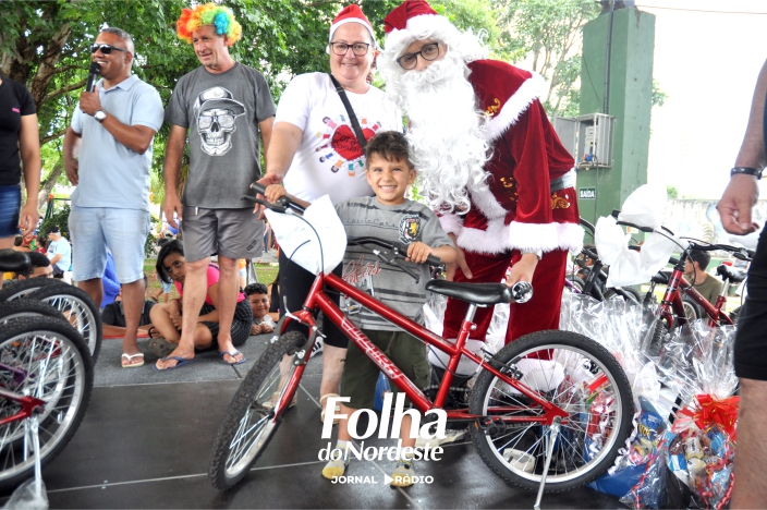 Coração Solidário leva alegria às crianças neste Natal