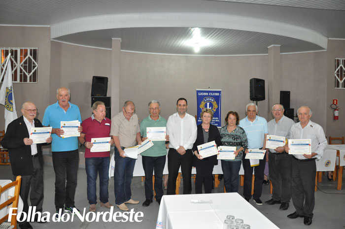 Em assembleia festiva, Lions promove palestra e homenagens