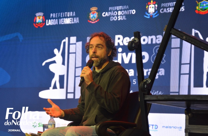 Na Feira Regional do Livro, Daniel Galera dialoga com estudantes em Lagoa Vermelha