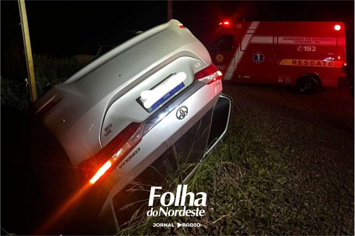 Motorista fica ferida após saída de pista e capotamento na ERS-467, em Tapejara