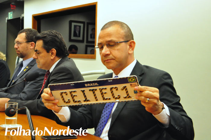 Carlos Gomes quer a redução do valor para a implantação das placas padrão Mercosul