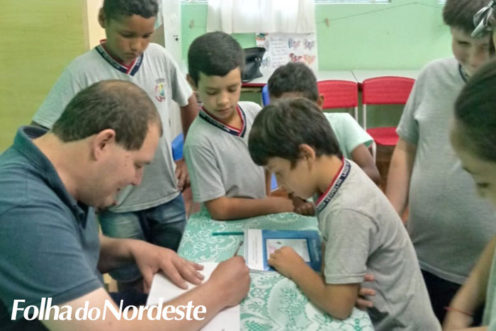 Projeto Estante Mágica transforma alunos em escritores