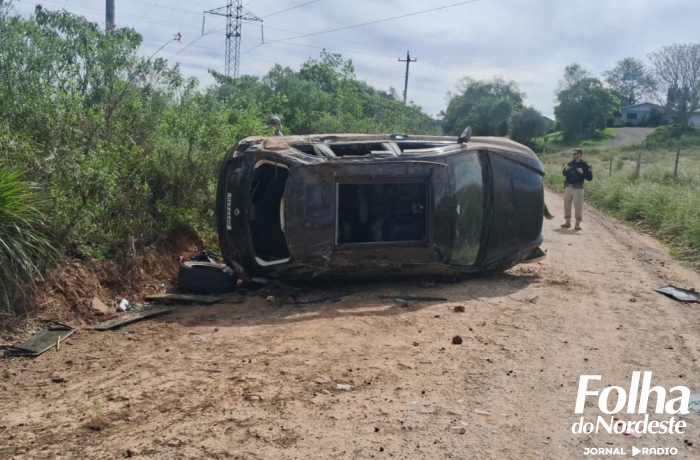 Perseguição termina com prisão e carro destruído em Lagoa Vermelha