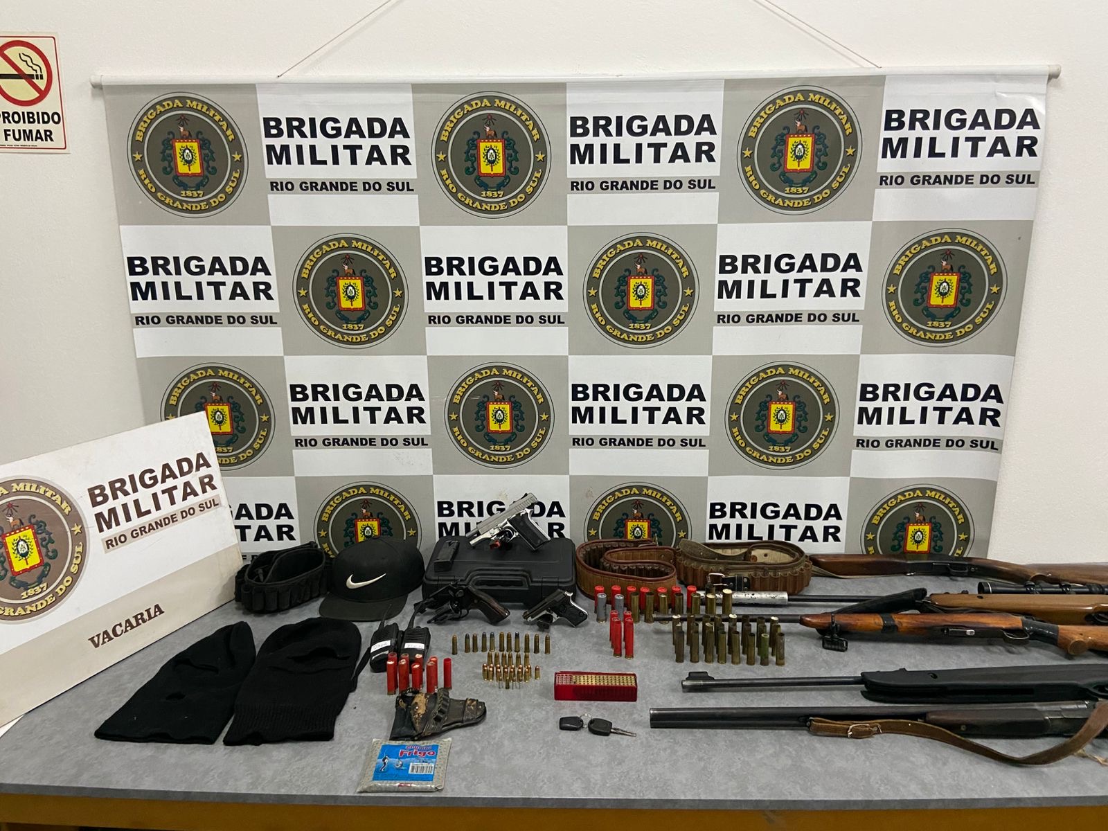 Brigada Militar apreende veículos roubados e arsenal em operação no interior de Bom Jesus