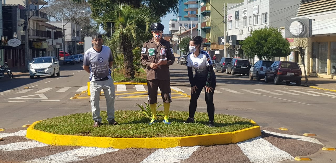 Campanha visa conscientizar condutores no trânsito em Lagoa Vermelha