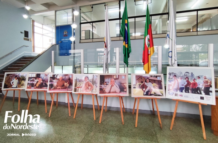 Exposição Fotográfica Vitória Rosa 2023 visita prefeitura