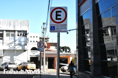 Vereador Braulio solicita a regulamentação do uso de credenciais para estacionamento preferencial