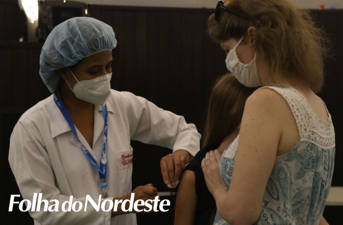 Média móvel de óbitos caiu 60,4% desde o pico da Ômicron, diz Saúde