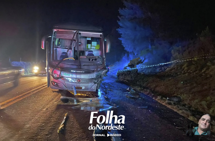 Colisão frontal entre ônibus e EcoSport deixa um morto na BR-386, em Carazinho