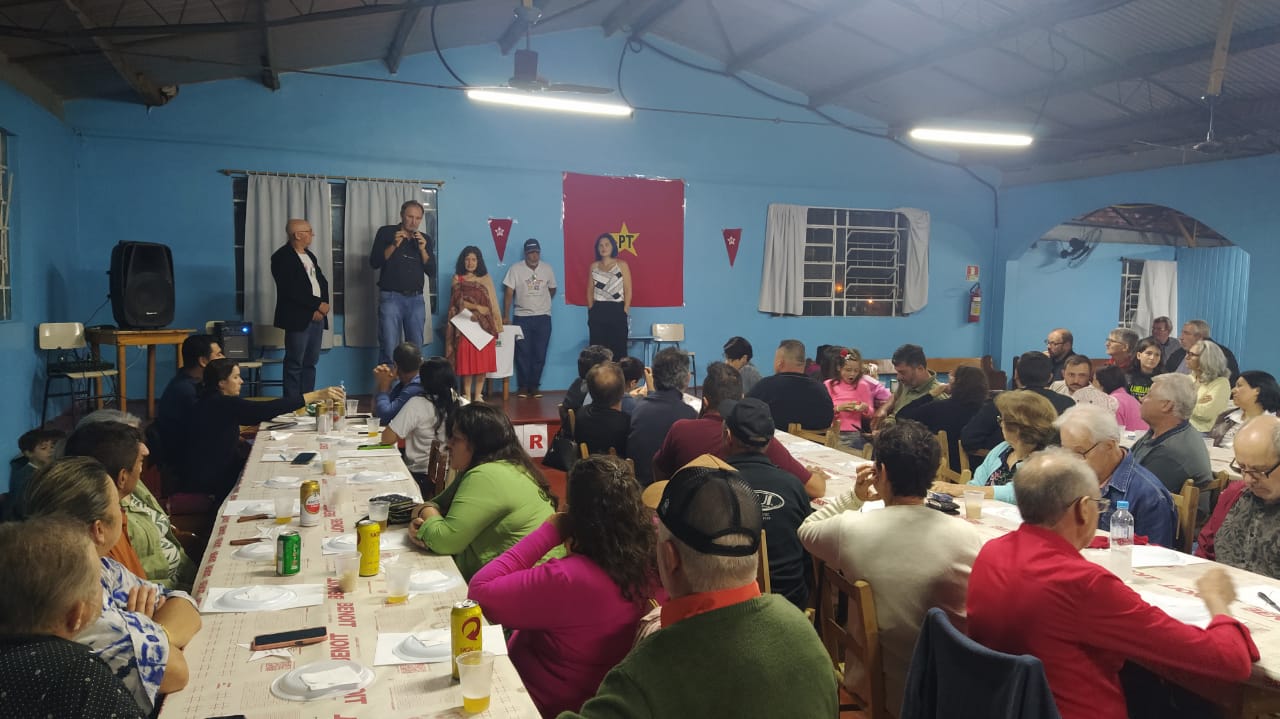 PT de Lagoa Vermelha realizou o tradicional Jantar do 13 com lideranças regionais e momento cultural